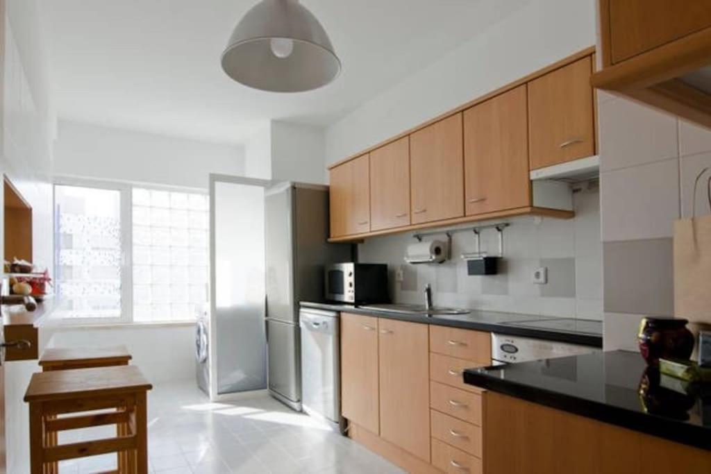 New Office - Free Wifi & Parking - Self Check-in - Daikin Airco Apartment Lisbon
